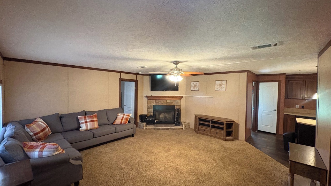 Photo of Livingroom in Mannford