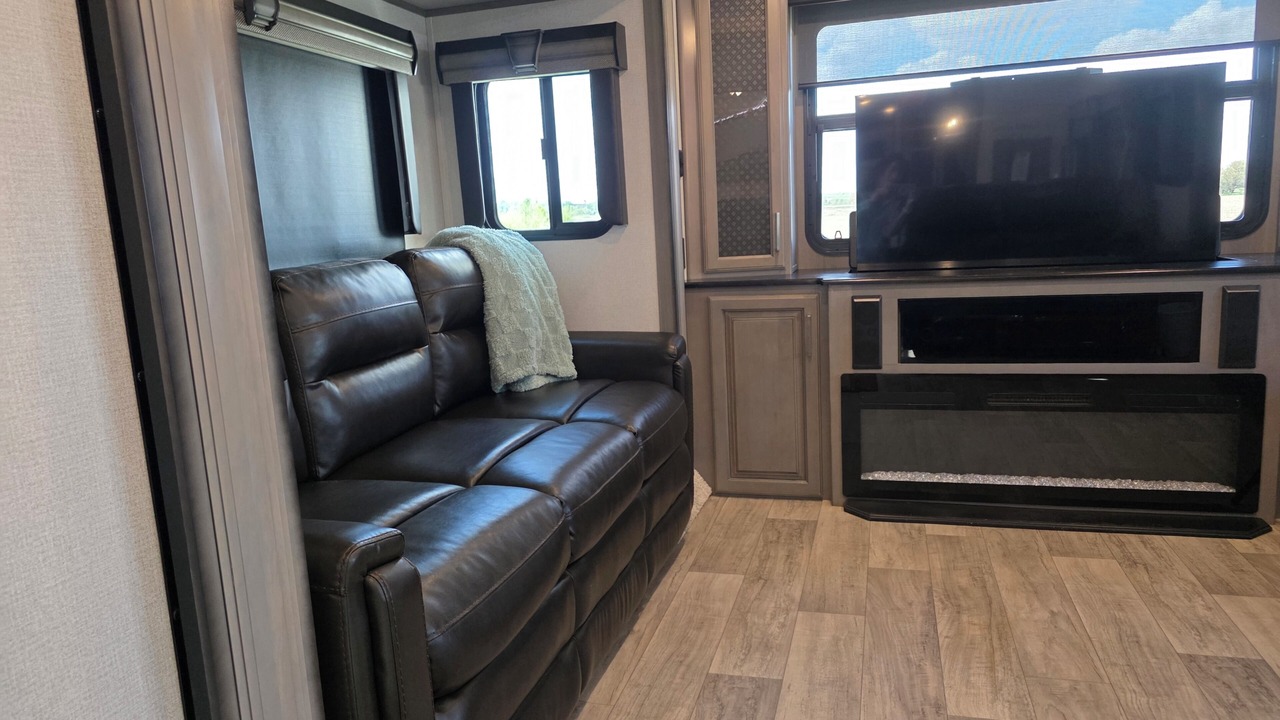 Photo of Livingroom in Climbing Hill