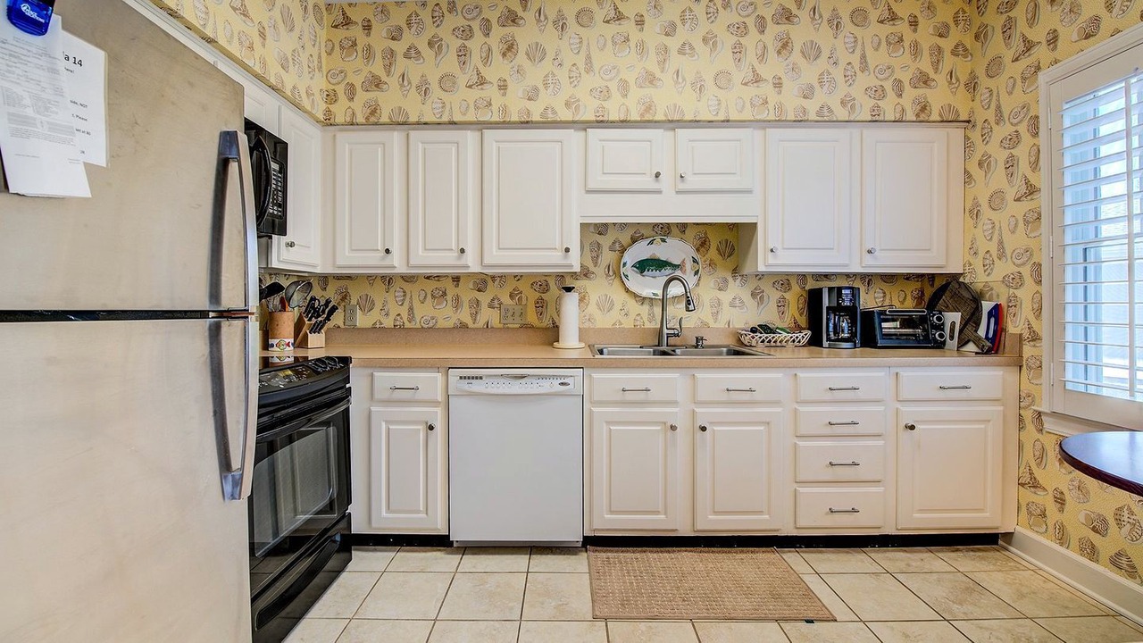 Photo of Kitchen in Debordieu Colony