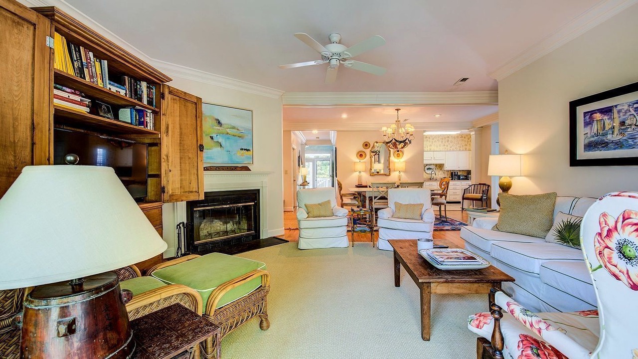 Photo of Livingroom in Debordieu Colony