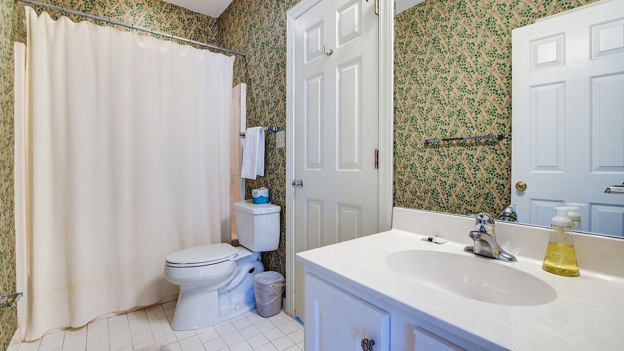 Photo of Bathroom in Debordieu Colony