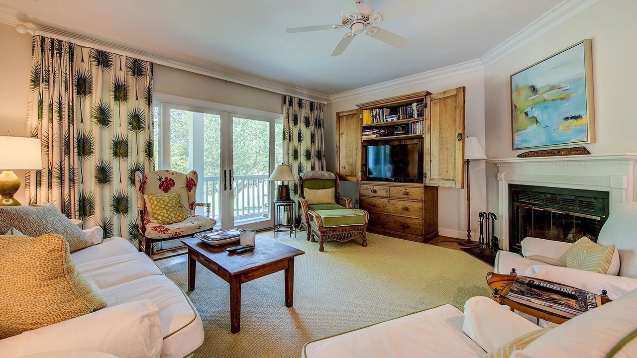 Photo of Livingroom in Debordieu Colony