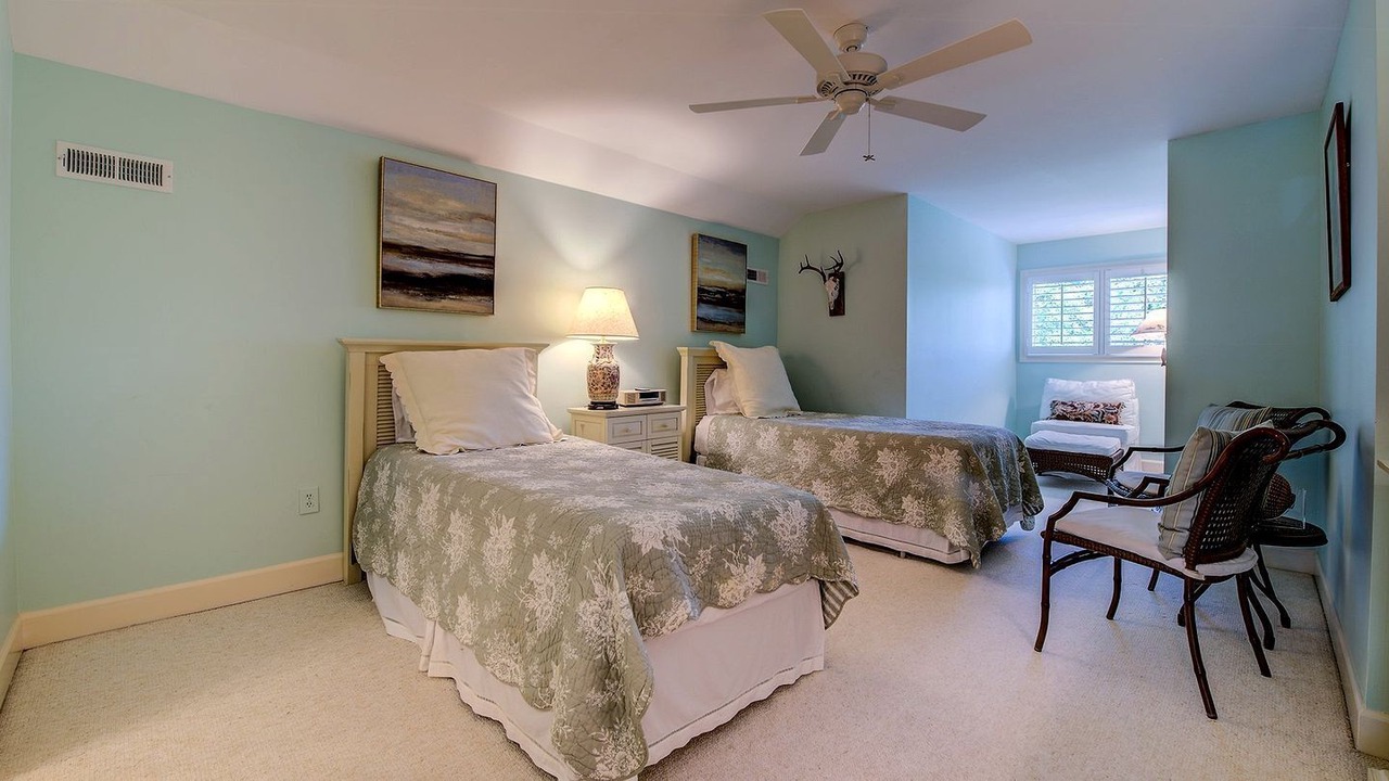 Photo of Bedroom in Debordieu Colony