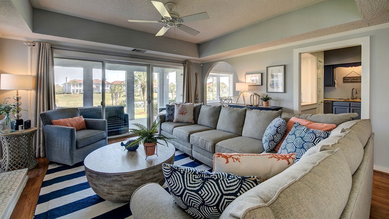 Photo of Livingroom in Debordieu Colony