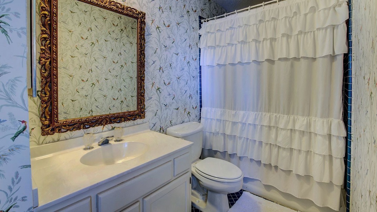 Photo of Bathroom in Debordieu Colony