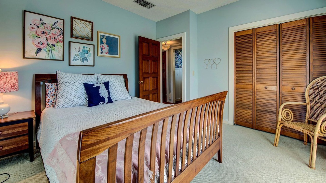 Photo of Bedroom in Debordieu Colony