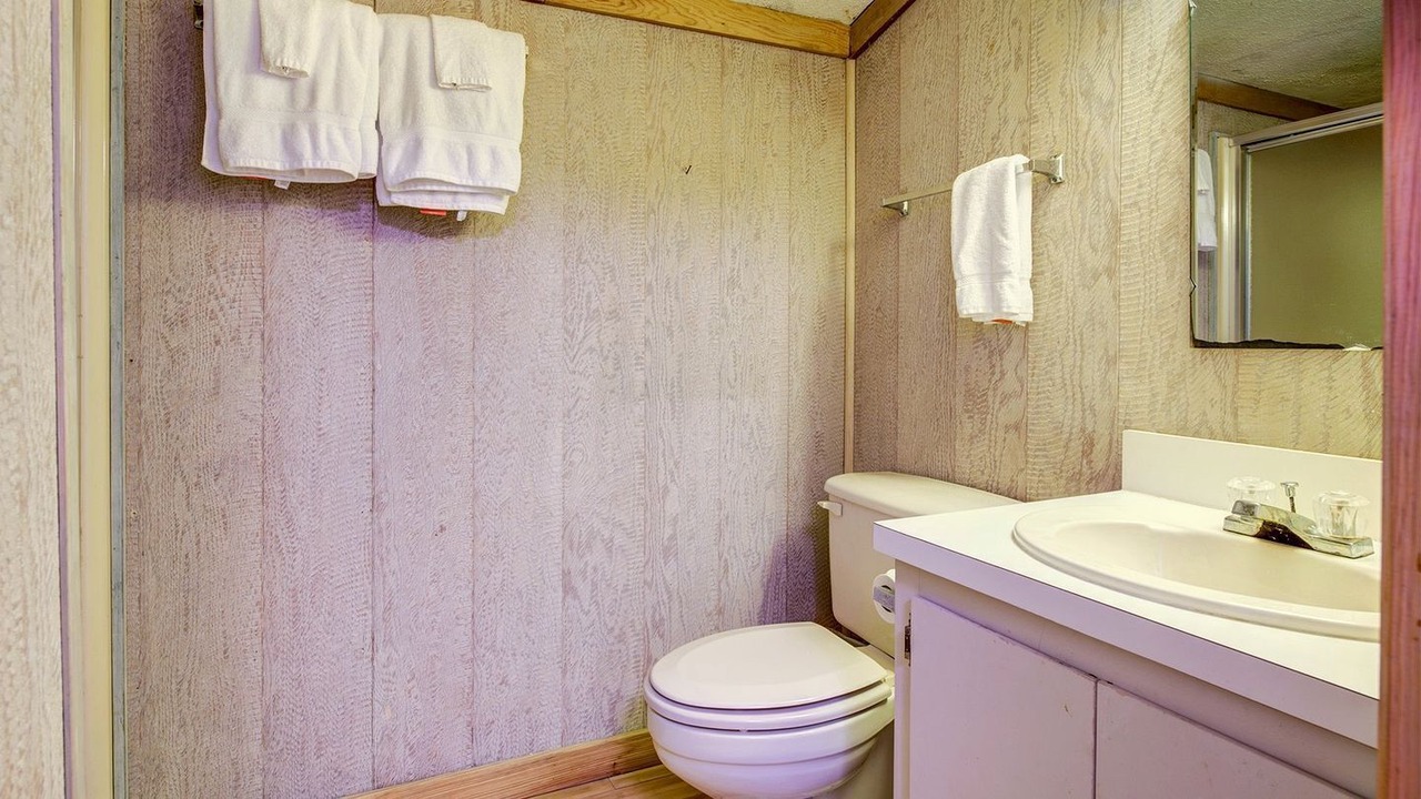 Photo of Bathroom in Debordieu Colony