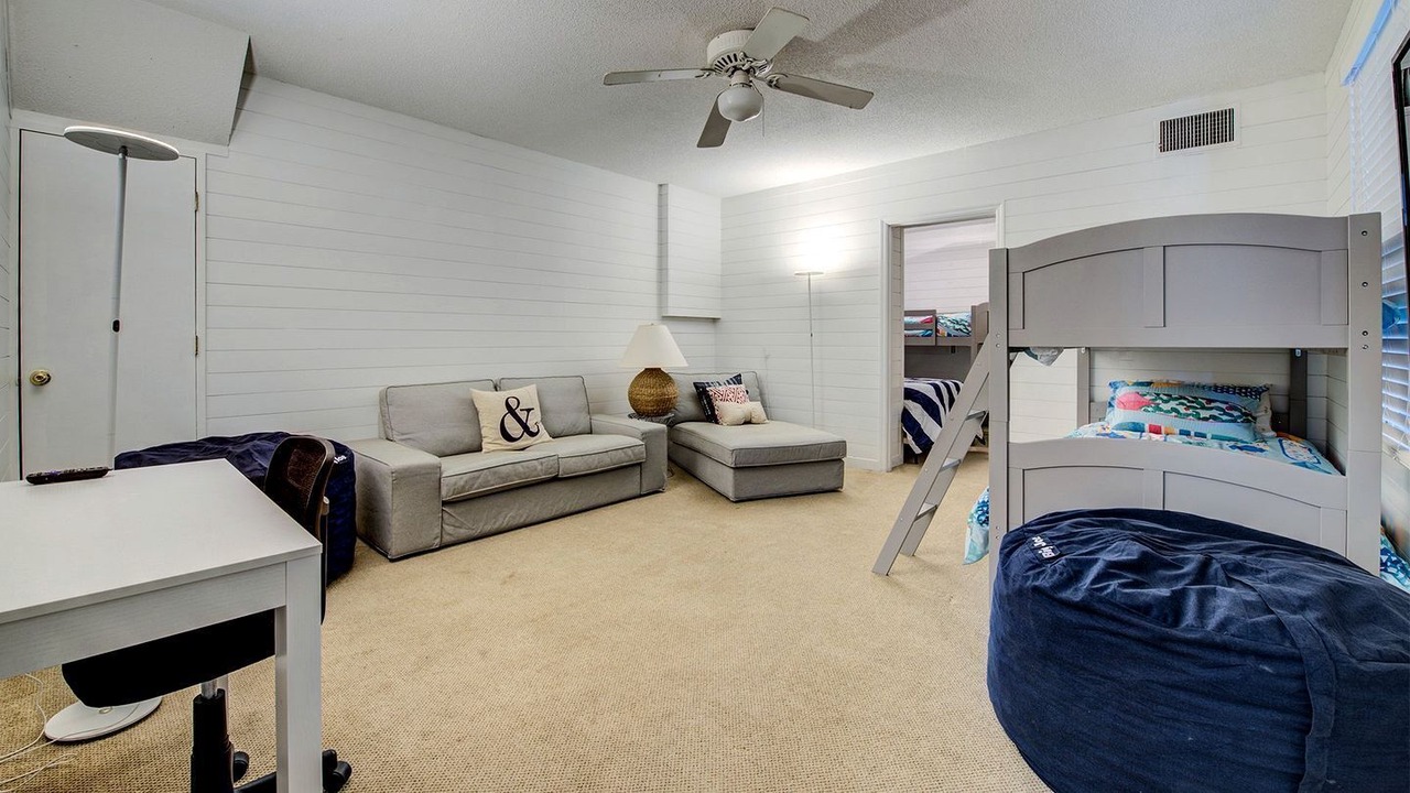 Photo of Bedroom in Debordieu Colony