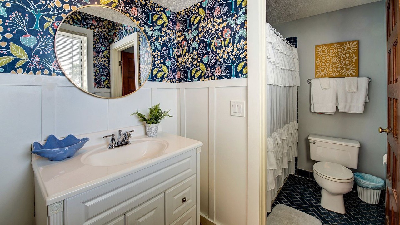Photo of Bathroom in Debordieu Colony
