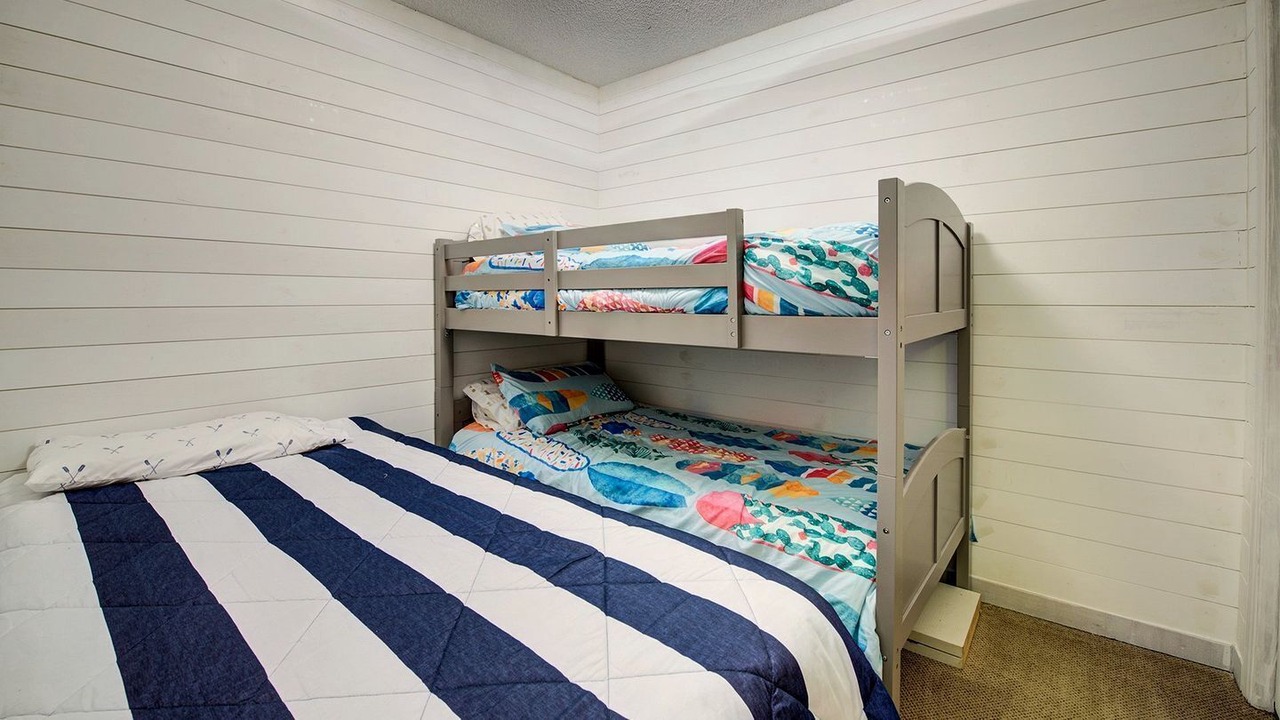 Photo of Bedroom in Debordieu Colony