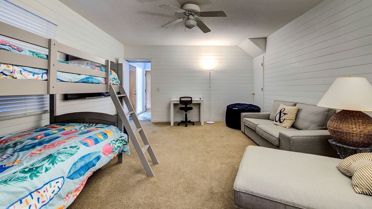 Photo of Bedroom in Debordieu Colony