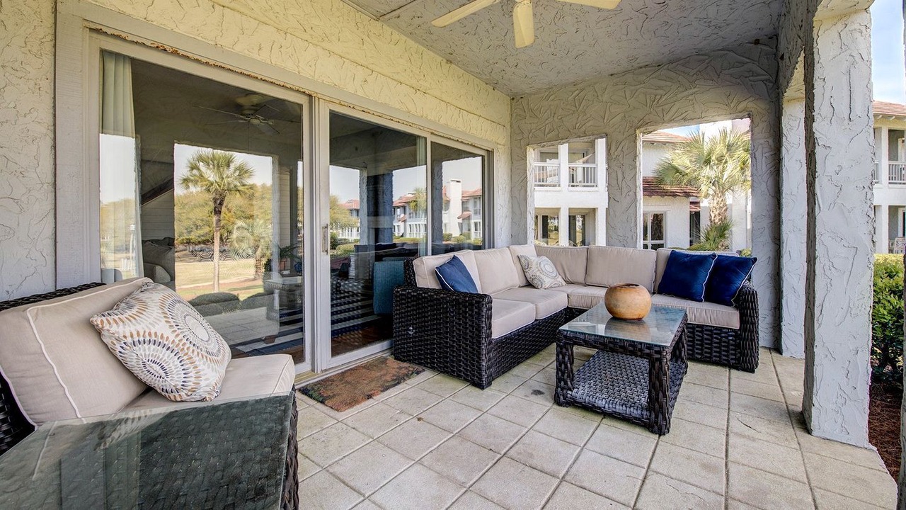 Photo of Patio Balcony in Debordieu Colony