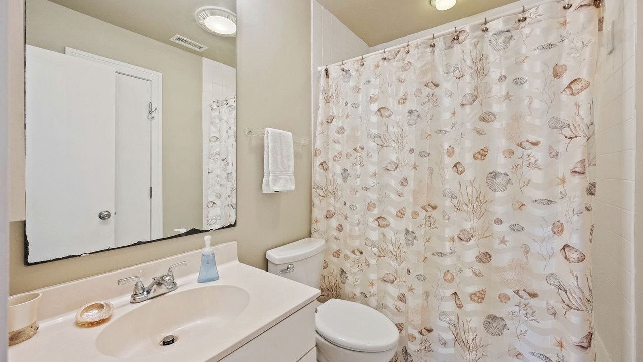 Photo of Bathroom in Debordieu Colony
