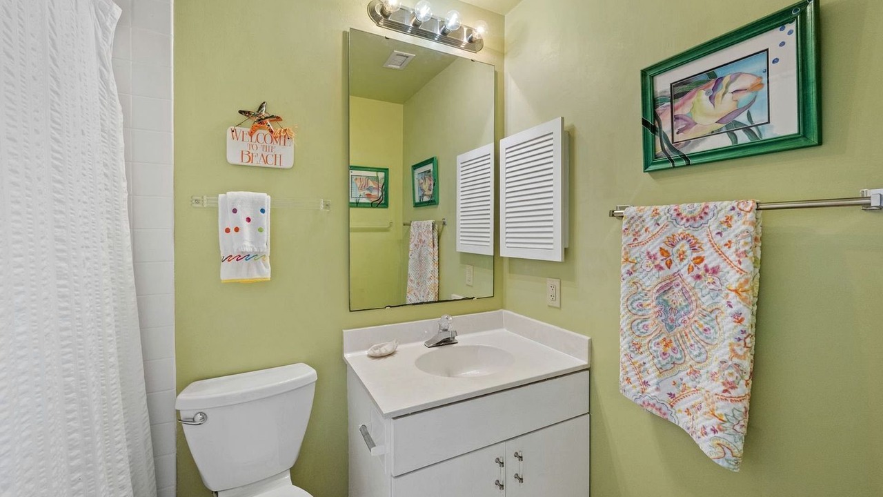 Photo of Bathroom in Debordieu Colony