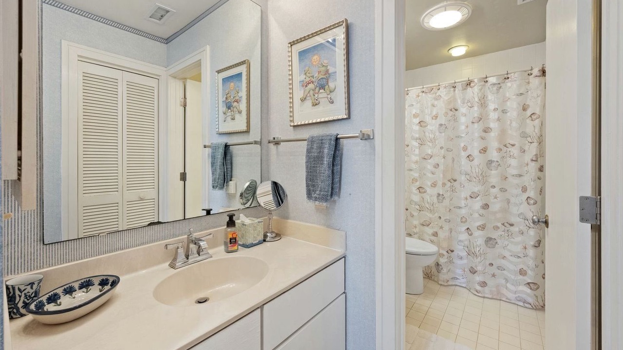 Photo of Bathroom in Debordieu Colony
