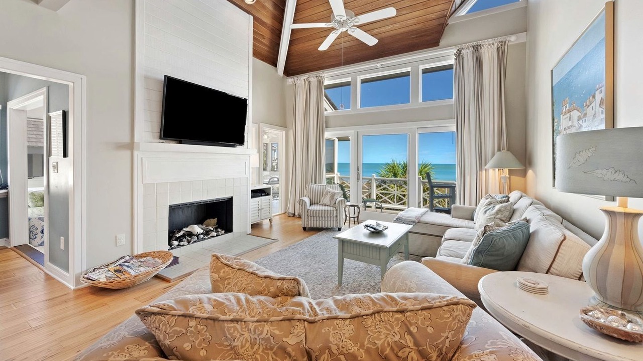 Photo of Livingroom in Debordieu Colony