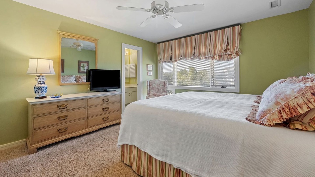 Photo of Bedroom in Debordieu Colony