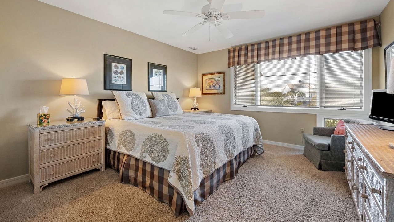 Photo of Bedroom in Debordieu Colony