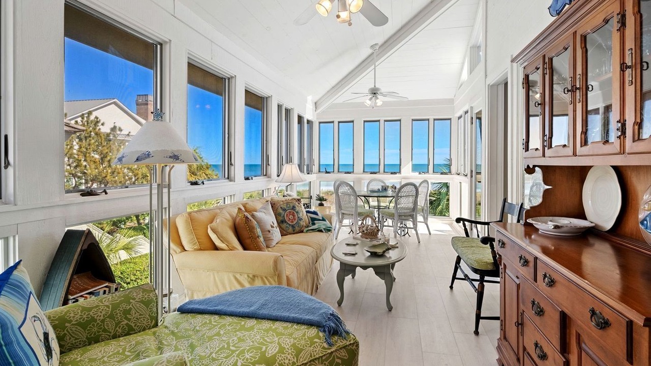 Photo of Livingroom in Debordieu Colony