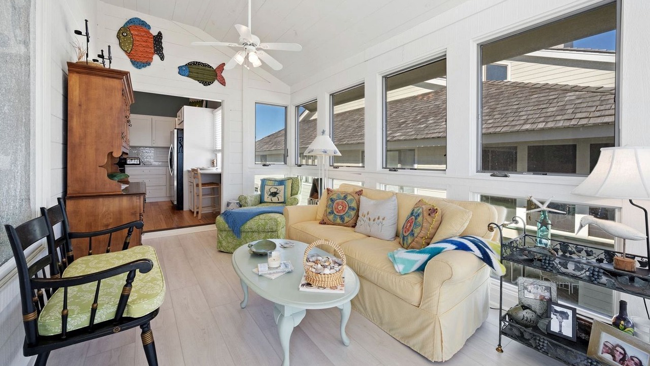 Photo of Livingroom in Debordieu Colony