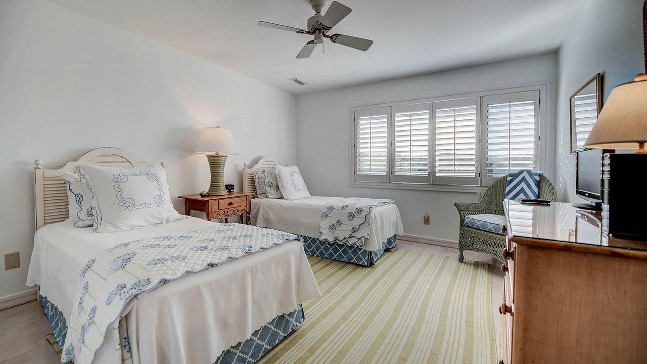 Photo of Bedroom in Debordieu Colony