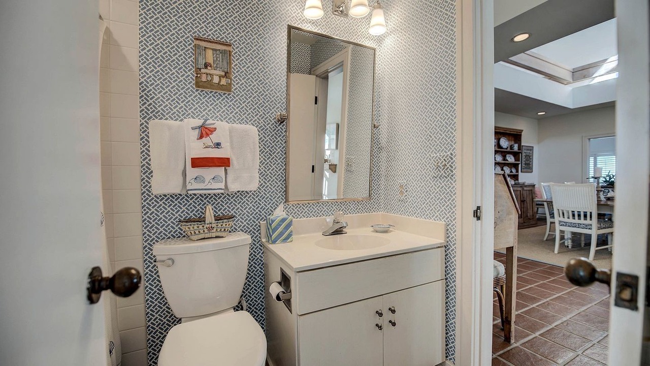 Photo of Bathroom in Debordieu Colony