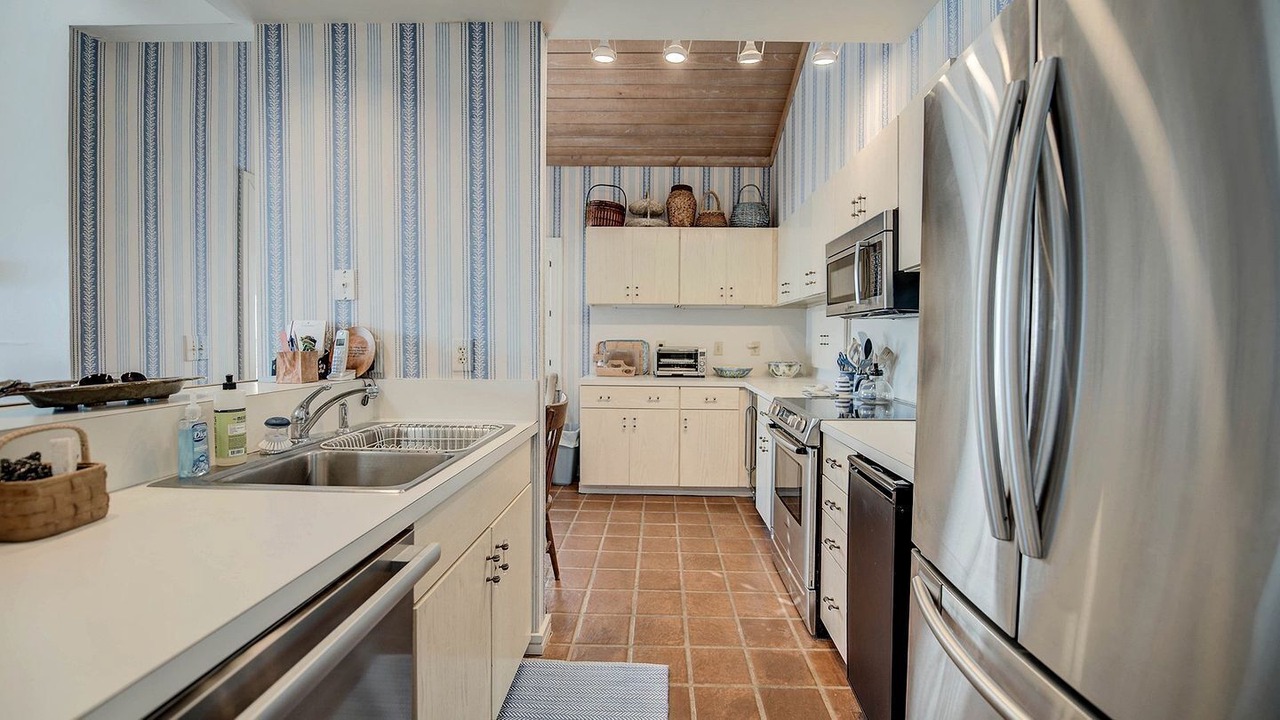 Photo of Kitchen in Debordieu Colony
