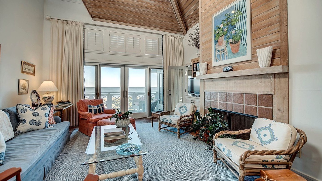 Photo of Livingroom in Debordieu Colony