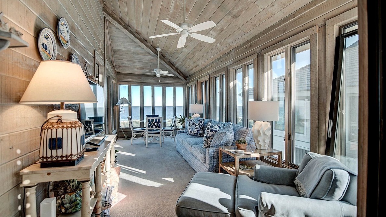 Photo of Livingroom in Debordieu Colony