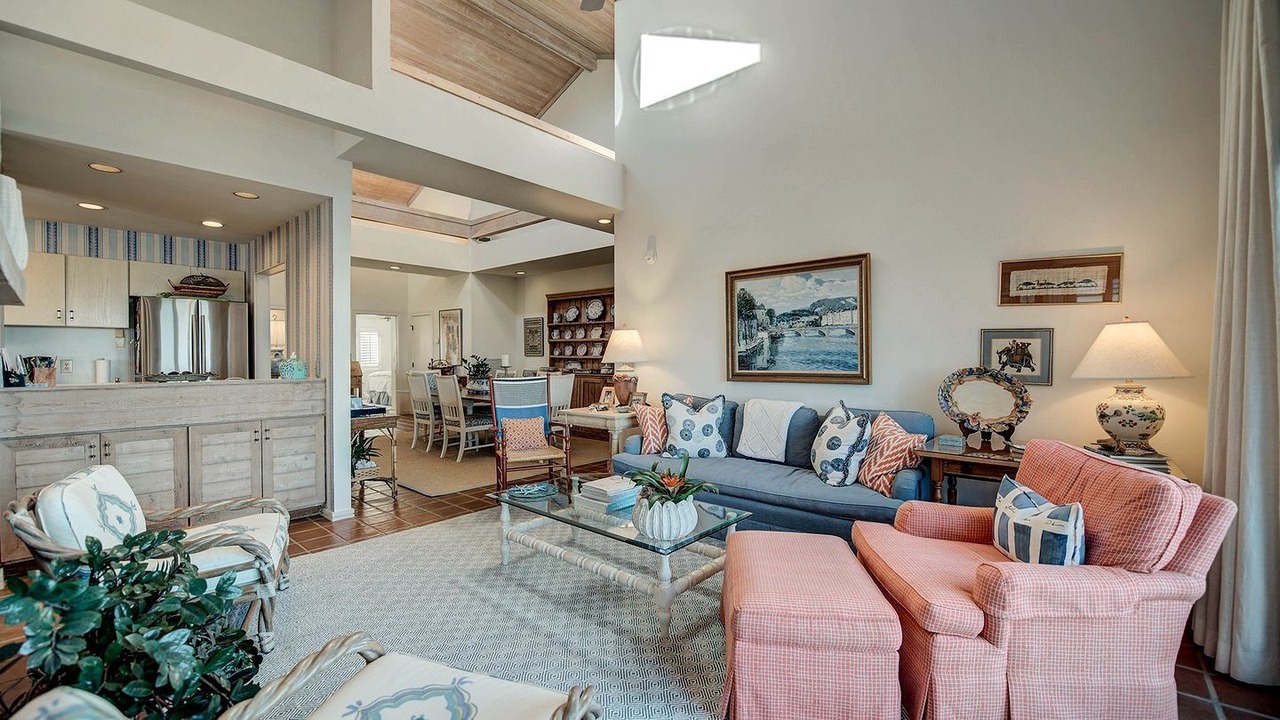 Photo of Livingroom in Debordieu Colony