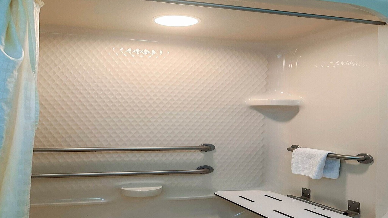 Photo of Bathroom in Parkway Village
