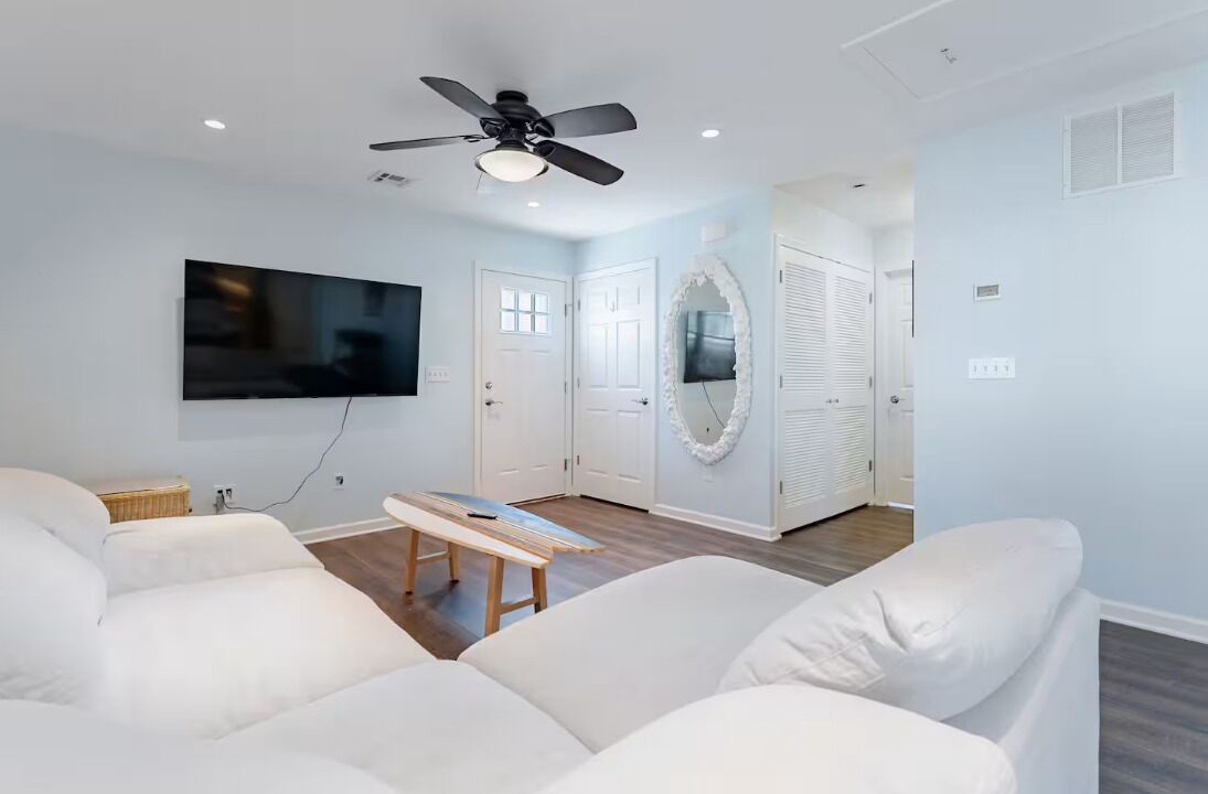 Photo of Livingroom in Beach Haven West