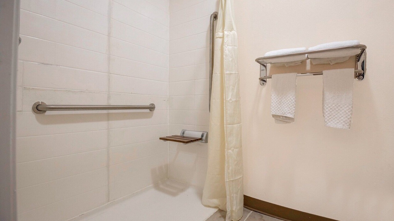 Photo of Bathroom in Adairsville
