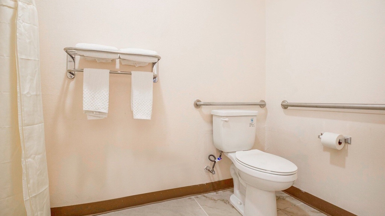 Photo of Bathroom in Adairsville