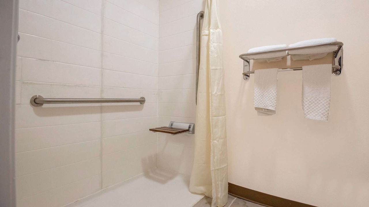 Photo of Bathroom in Adairsville