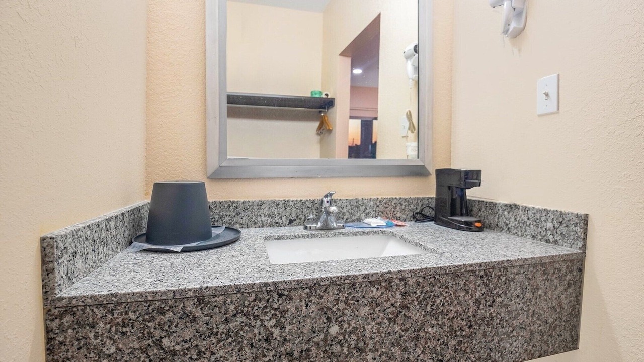 Photo of Bathroom in Adairsville
