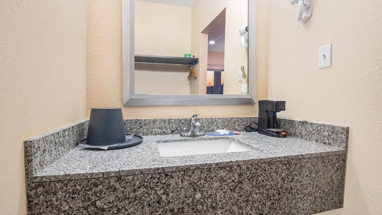 Photo of Bathroom in Adairsville