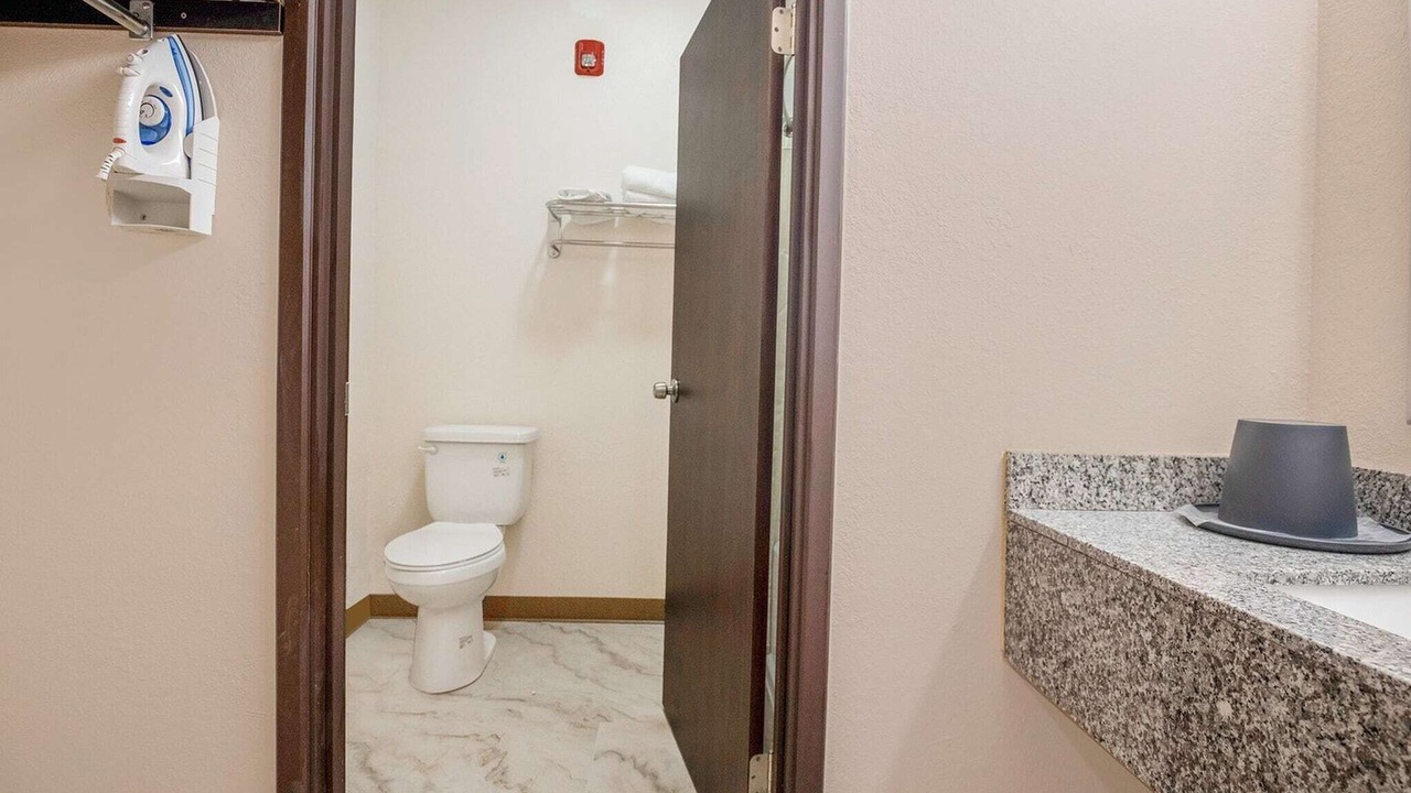 Photo of Bathroom in Adairsville