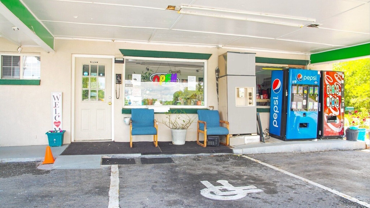 Photo of Others in Calhoun