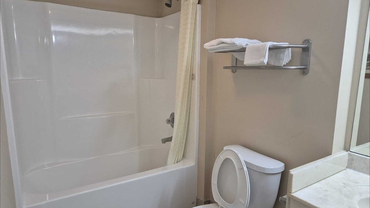 Photo of Bathroom in Chickamauga