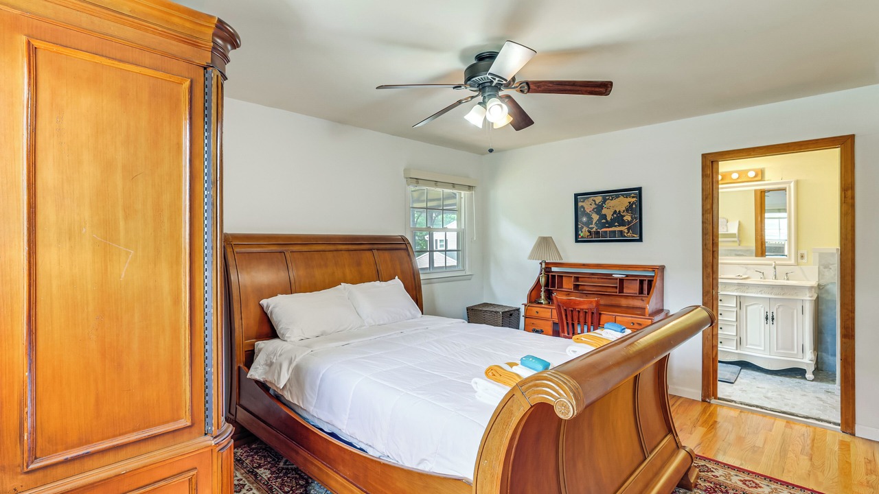 Photo of Bedroom in Bayville