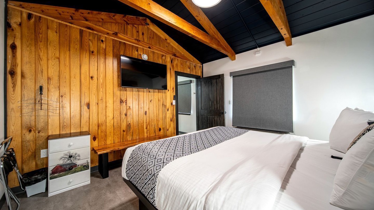 Photo of Bedroom in Pinnacles Entrance Badlands