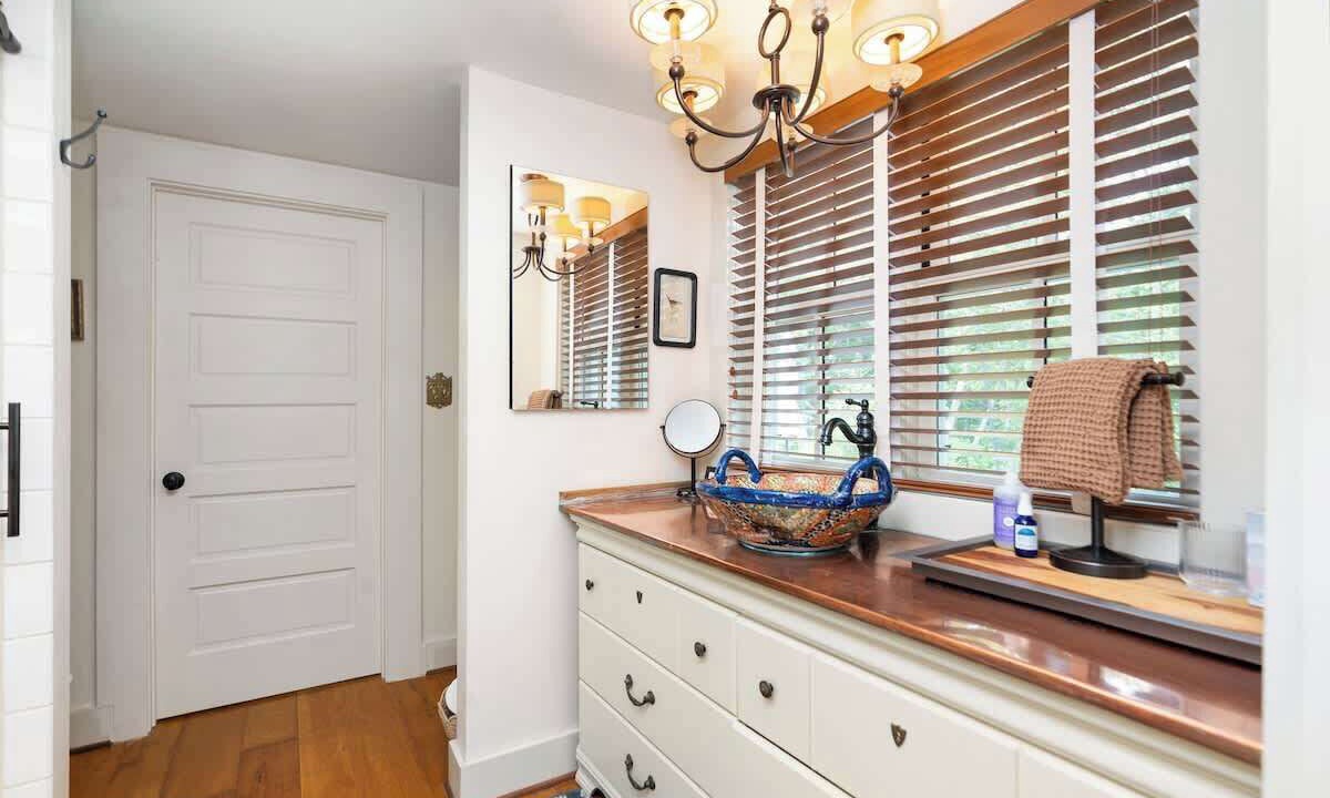 Photo of Bathroom in Roseland