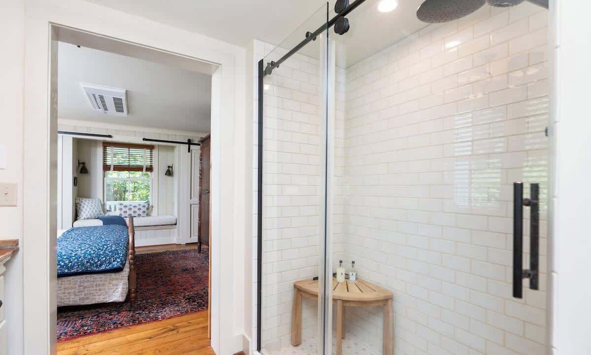 Photo of Bathroom in Roseland