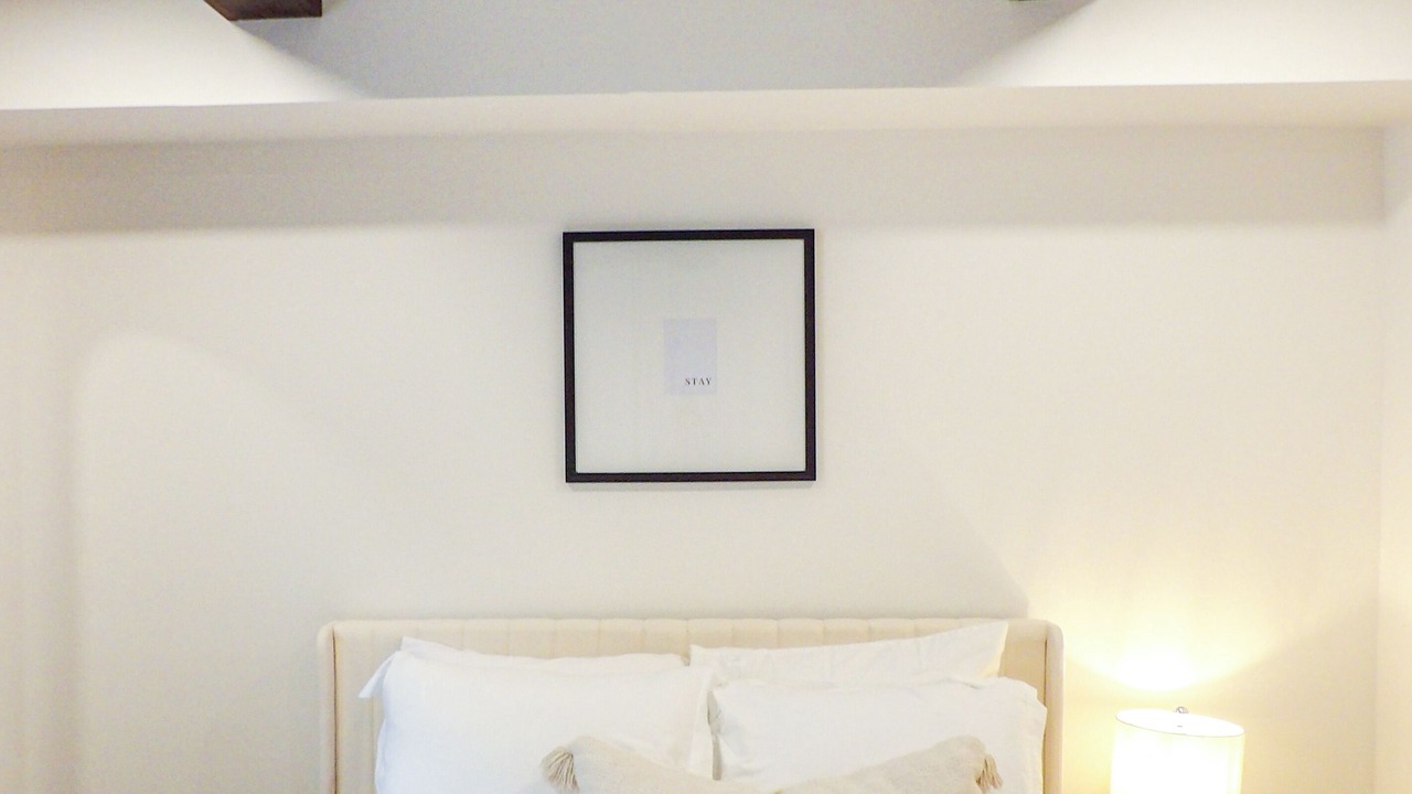 Photo of Bedroom in Randall Manor