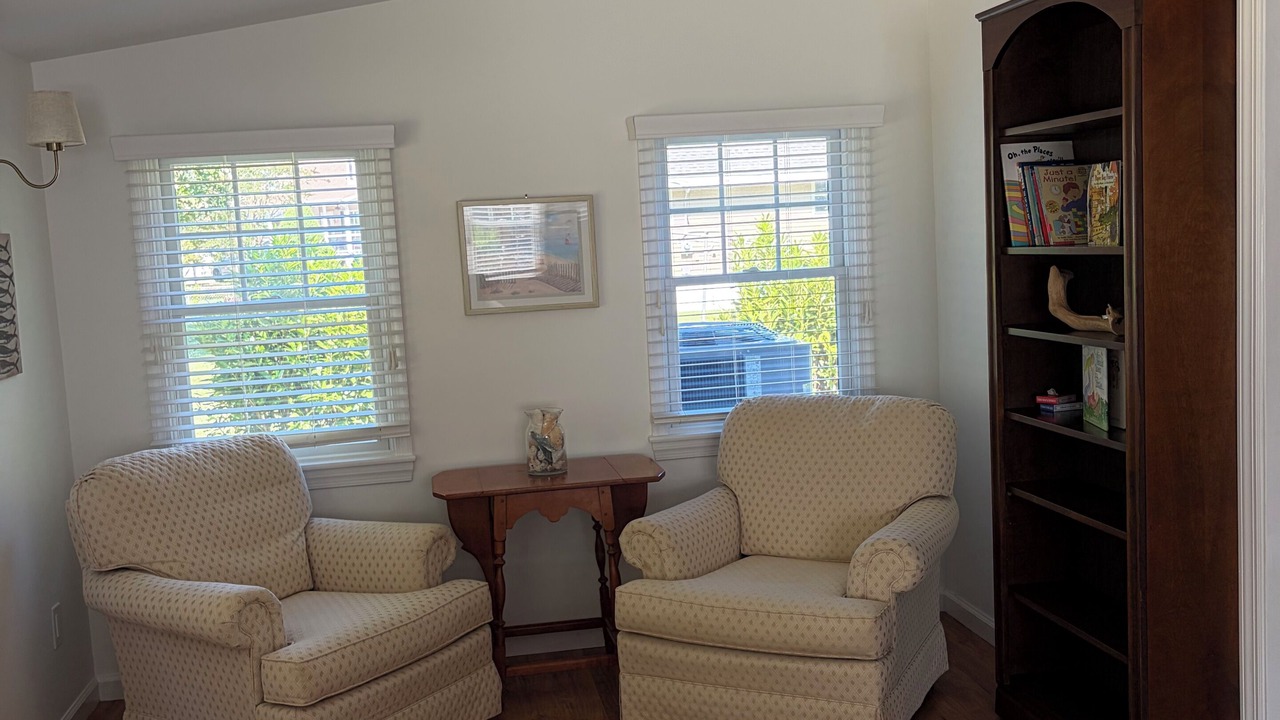 Photo of Livingroom in Town Bank
