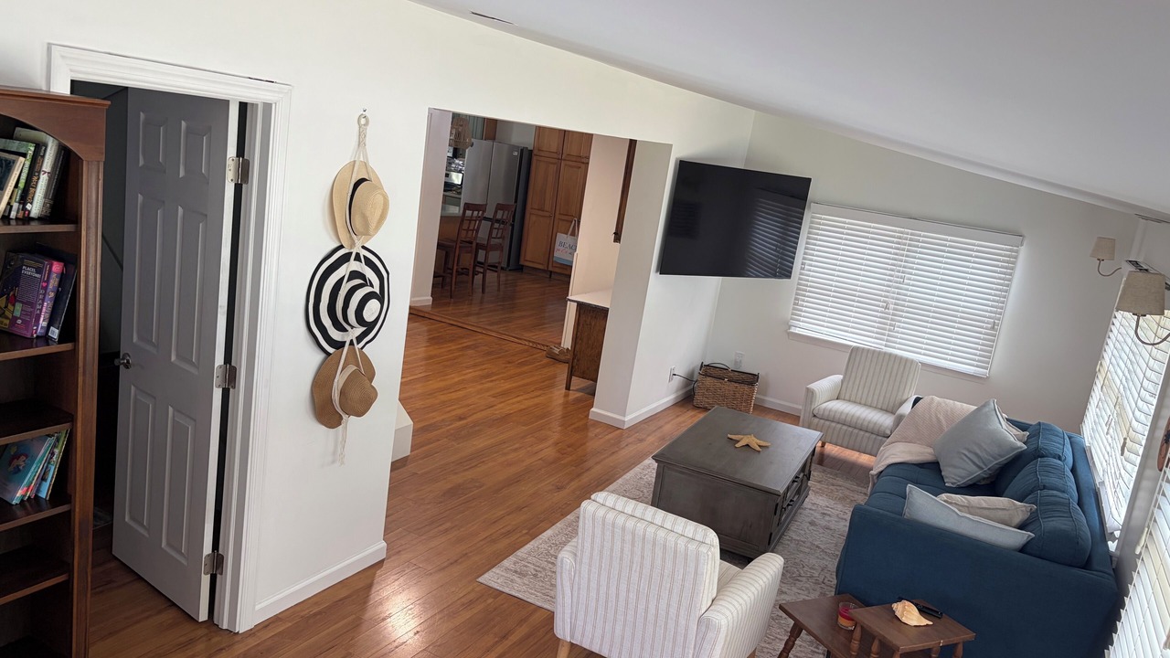 Photo of Livingroom in Town Bank