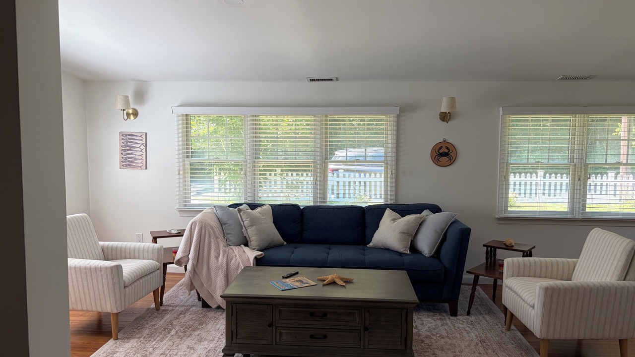 Photo of Livingroom in Town Bank