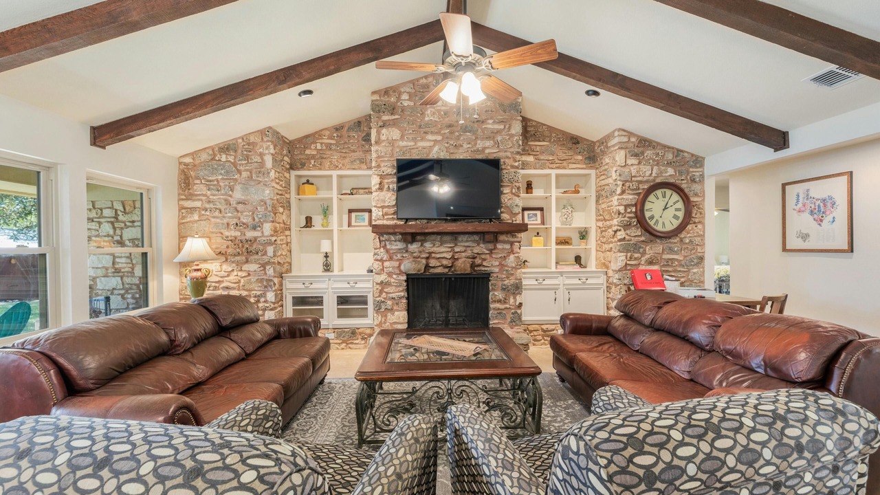 Photo of Livingroom in Brushy Bend Park