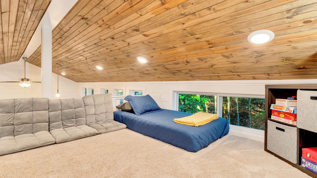 Photo of Bedroom in Menlo